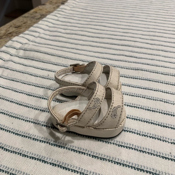 American Girl Cream Doll Sandals - Picture 4 of 4